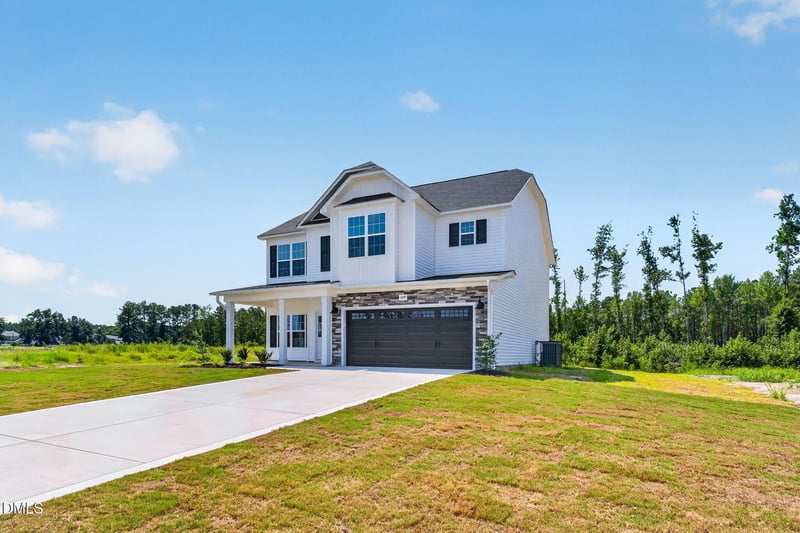 1149 Hedgewood Dr, Hope Mills, NC 28348