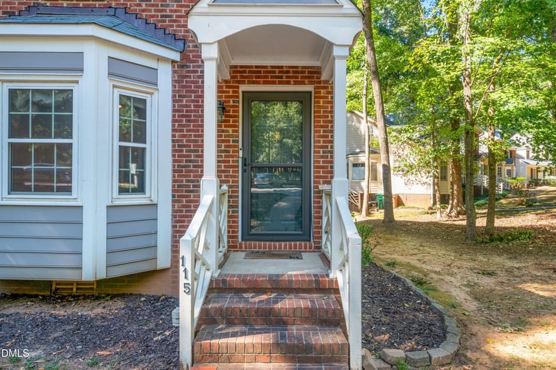 115 Hedgerow Ct, Cary, NC 27513