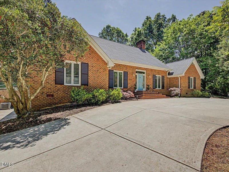 12 Lanier Dr, Chapel Hill, NC 27517
