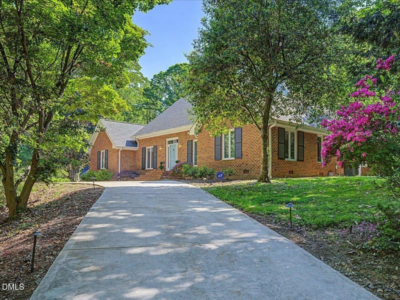 12 Lanier Dr, Chapel Hill, NC 27517