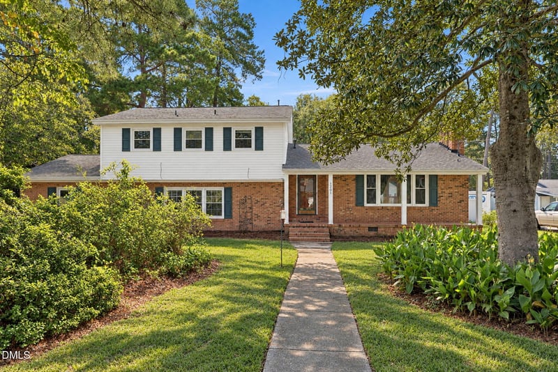 1201 S Crescent Dr, Smithfield, NC 27577