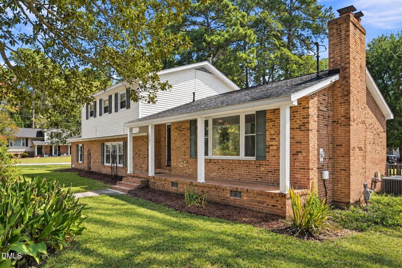 1201 S Crescent Dr, Smithfield, NC 27577