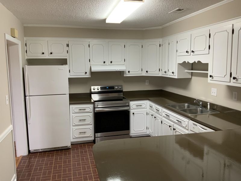 1204 W Divine St, Dunn, NC 28334