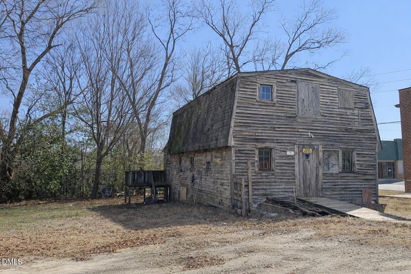 1209 S Main St, Lillington, NC 27546