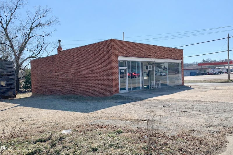1209 S Main St, Lillington, NC 27546