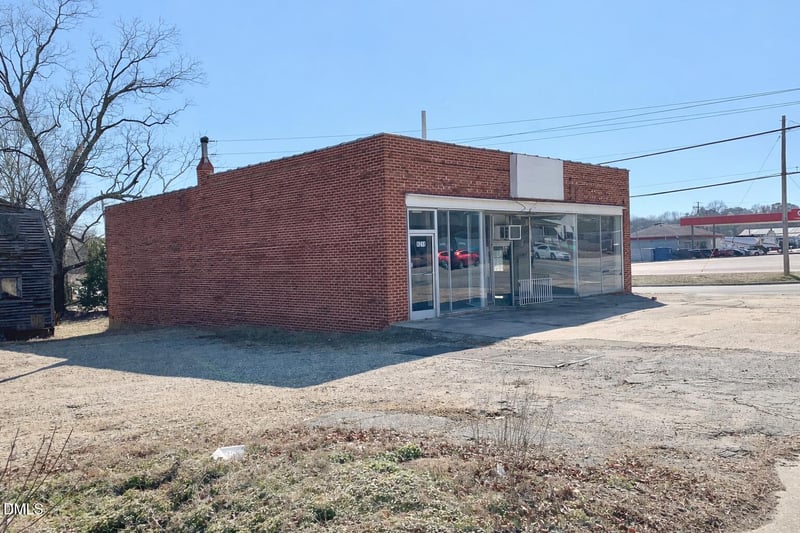 1209 S Main St, Lillington, NC 27546