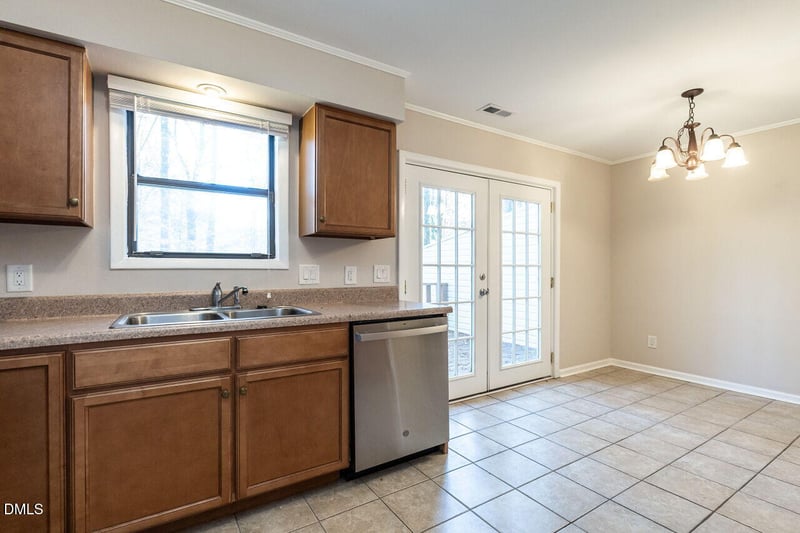 121 Arbuckle Ln, Cary, NC 27511