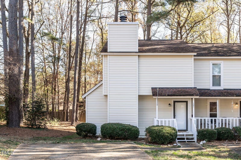 121 Arbuckle Ln, Cary, NC 27511