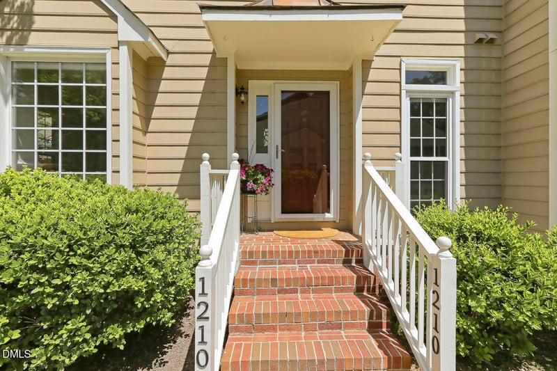 1210 Cranebridge Pl, Chapel Hill, NC 27517