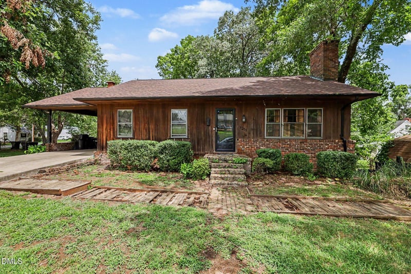 1211 E Willowbrook Dr, Burlington, NC 27215