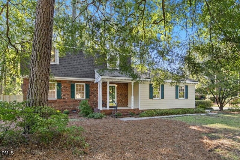 1215 S Crescent Dr, Smithfield, NC 27577