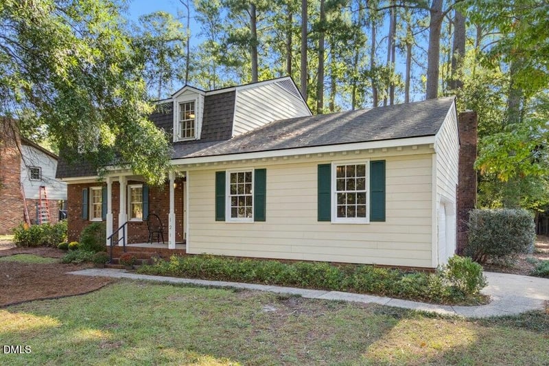 1215 S Crescent Dr, Smithfield, NC 27577