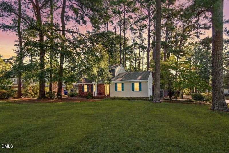1215 S Crescent Dr, Smithfield, NC 27577