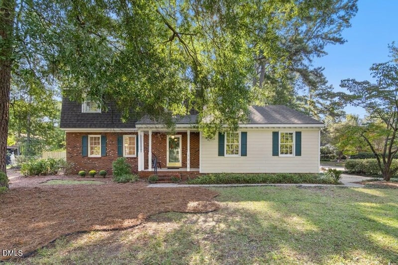 1215 S Crescent Dr, Smithfield, NC 27577