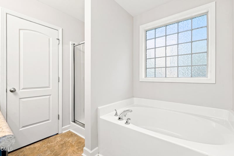 1216 Braemar Highland Dr, Zebulon, NC 27597