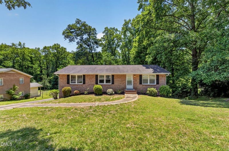 1224 Pineview Dr, Raleigh, NC 27606