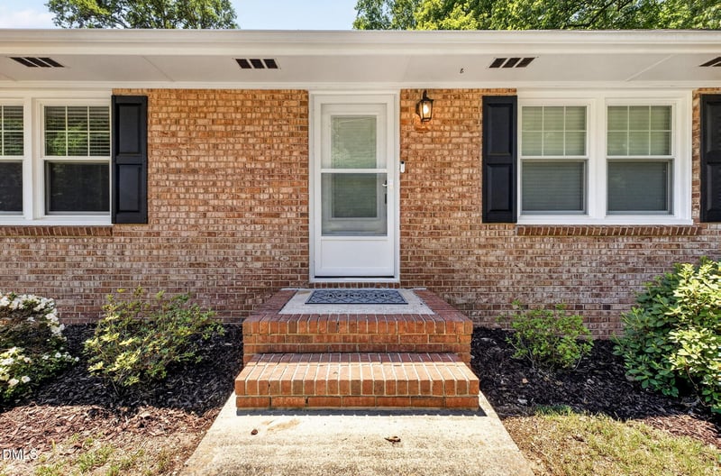 1224 Pineview Dr, Raleigh, NC 27606