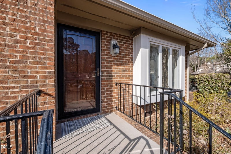 123 Essex Dr, Chapel Hill, NC 27514