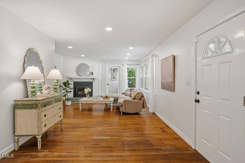 123 Windsor Cir, Chapel Hill, NC 27516