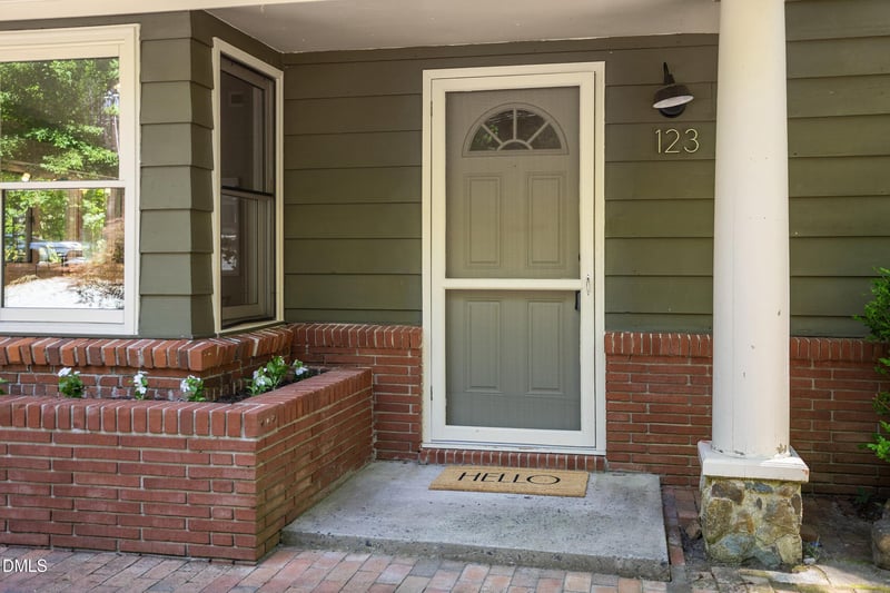 123 Windsor Cir, Chapel Hill, NC 27516