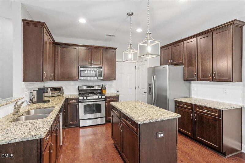 124 Sweet Violet Dr, Holly Springs, NC 27540