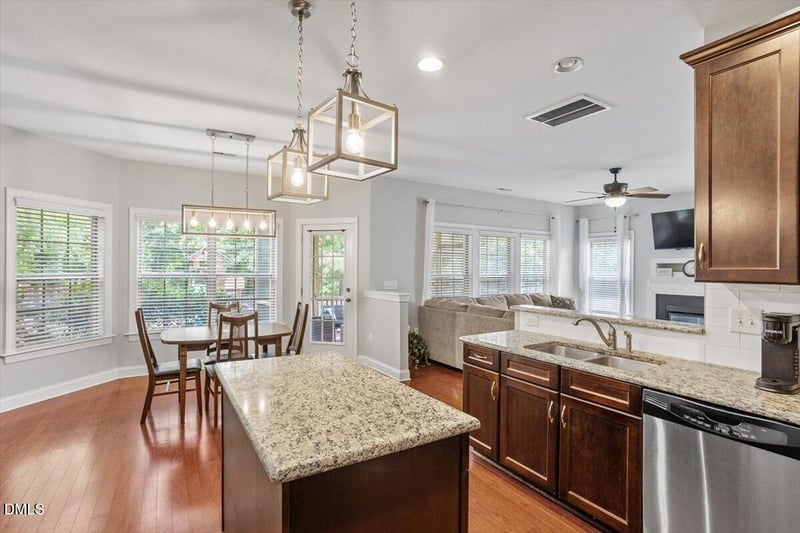 124 Sweet Violet Dr, Holly Springs, NC 27540