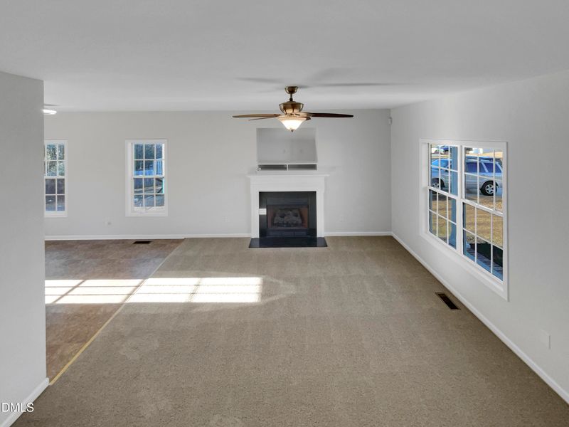1247 Braemar Highland Dr, Zebulon, NC 27597