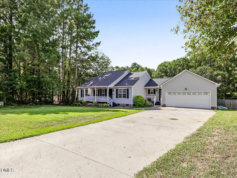 128 Blairwood Dr, Fuquay Varina, NC 27526