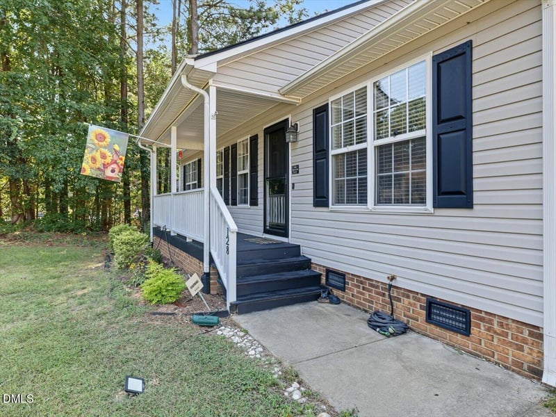 128 Blairwood Dr, Fuquay Varina, NC 27526