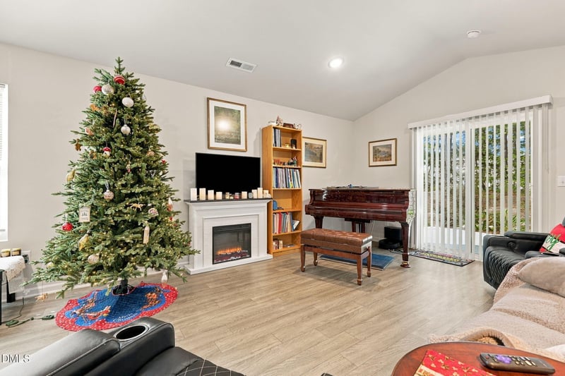 128 Somerset Dr, Roxboro, NC 27573