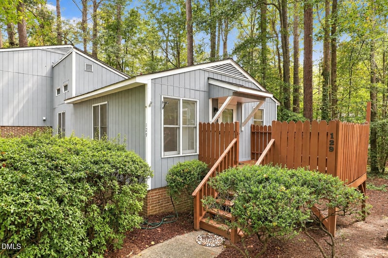 129 Carmichael Ct, Cary, NC 27511