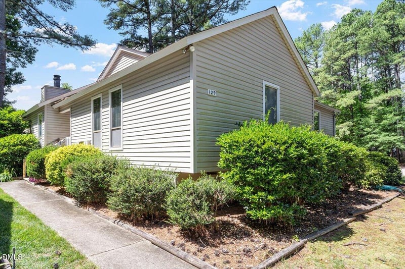 129 Lake Pine Dr, Cary, NC 27511
