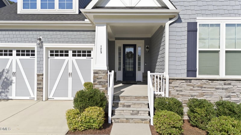 129 Treeline Ct, Holly Springs, NC 27540