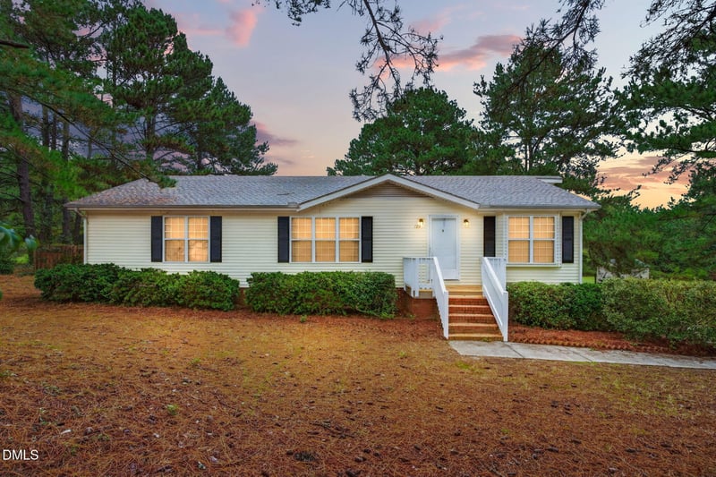 129 Wilshire Ln, Four Oaks, NC 27524