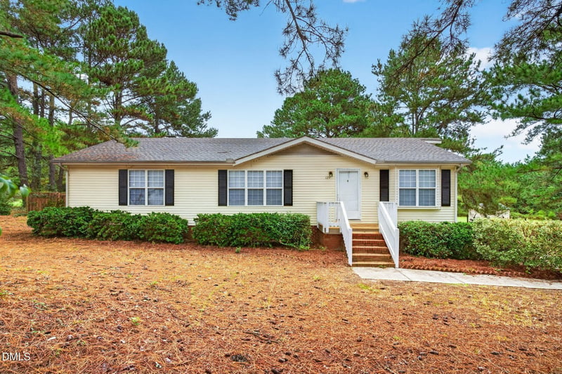 129 Wilshire Ln, Four Oaks, NC 27524
