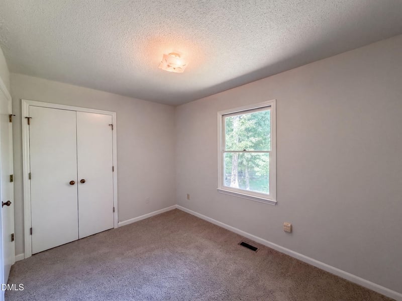 130 Rolling Acres Rd, Youngsville, NC 27596