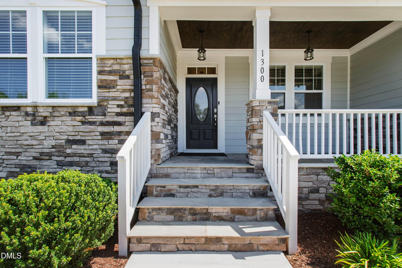 1300 Commons Ford Pl, Apex, NC 27539