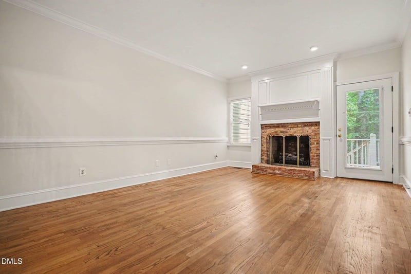 1304 Hampshire Ct, Raleigh, NC 27612
