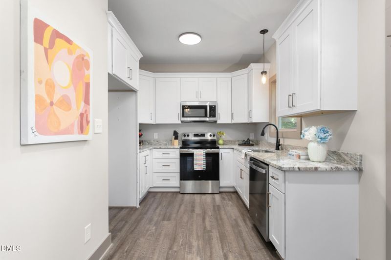 1305 E Willowbrook Dr, Burlington, NC 27215