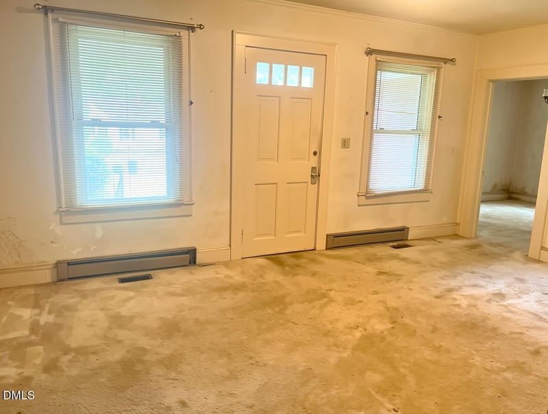 1316 Hawthorne Ln, Burlington, NC 27215