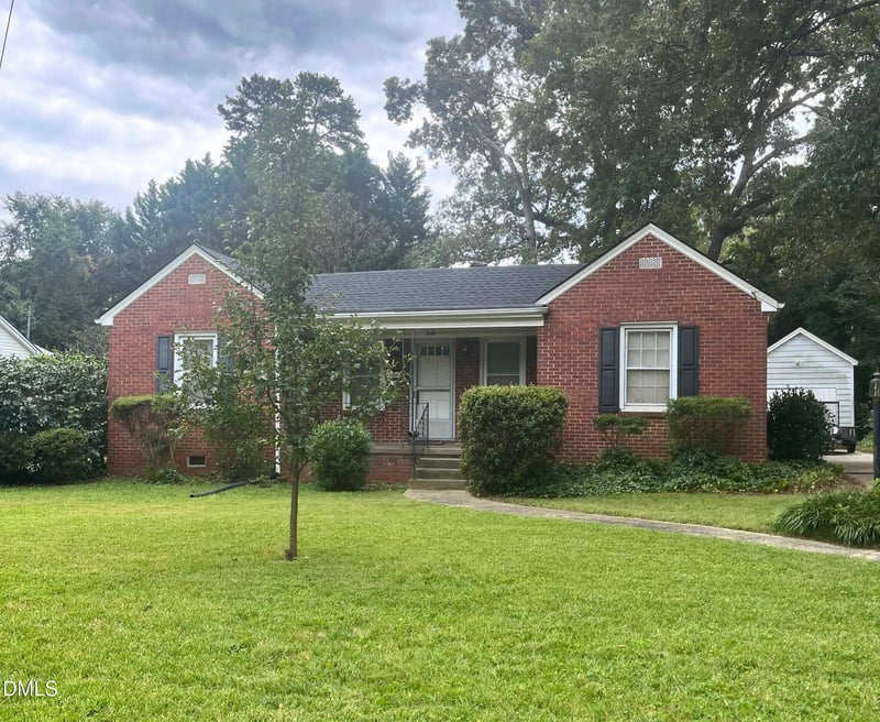 1316 Hawthorne Ln, Burlington, NC 27215