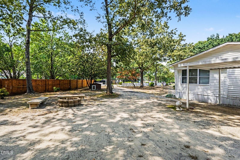 135 Trails End Dr, Selma, NC 27576
