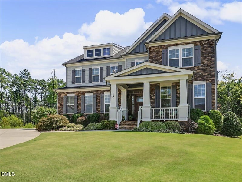137 Treeline Ct, Holly Springs, NC 27540