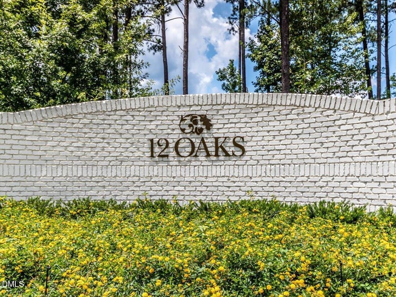 137 Treeline Ct, Holly Springs, NC 27540