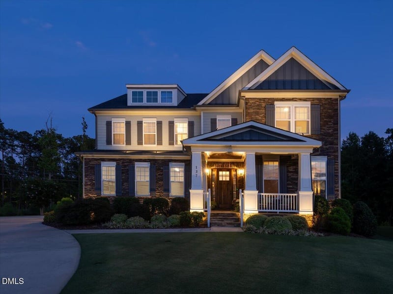 137 Treeline Ct, Holly Springs, NC 27540