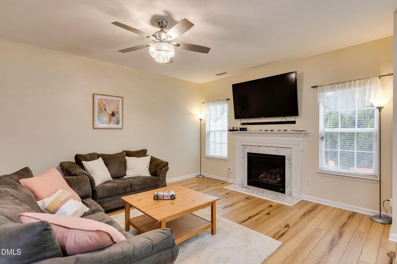 138 Cline Falls Dr, Holly Springs, NC 27540