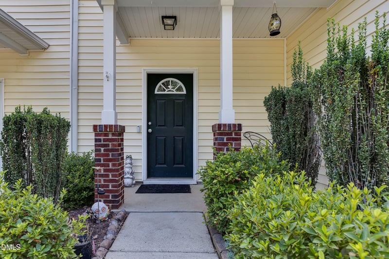 138 Cline Falls Dr, Holly Springs, NC 27540