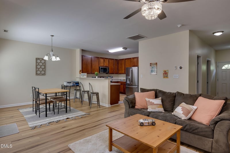 138 Cline Falls Dr, Holly Springs, NC 27540