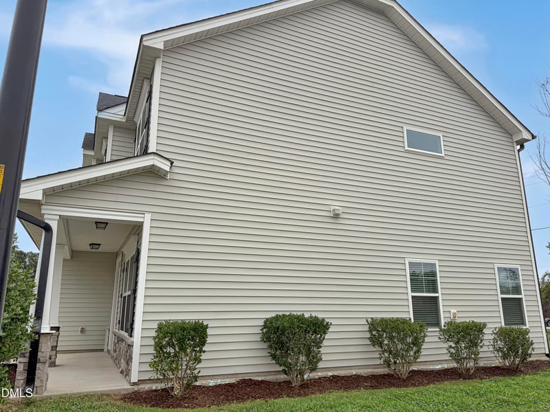 14 National Dr, Clayton, NC 27527