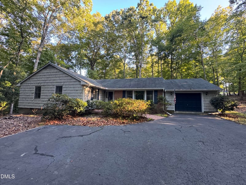 140 Holly Ln, Sanford, NC 27332